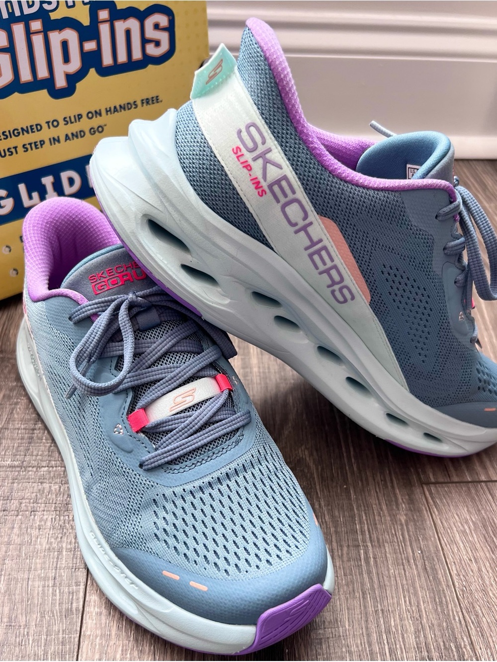NWT Skechers Women's Gray & Pink Max Cushioning Glide-Step Slip-Ins Size 8 - Picture 3 of 10